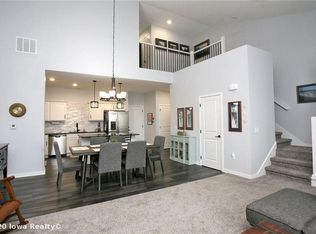 601 10th St, Waukee, IA 50263