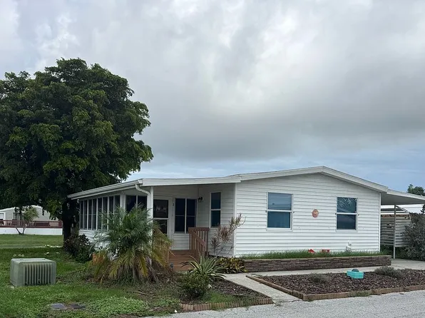 2889 Lake Haven Dr, Sarasota, FL 34234