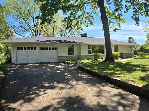 4029 Lakeside Dr, Kalamazoo, MI 49008