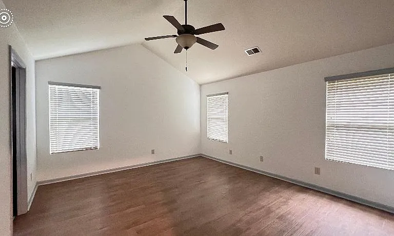 14 Frost Ln — Photo 7