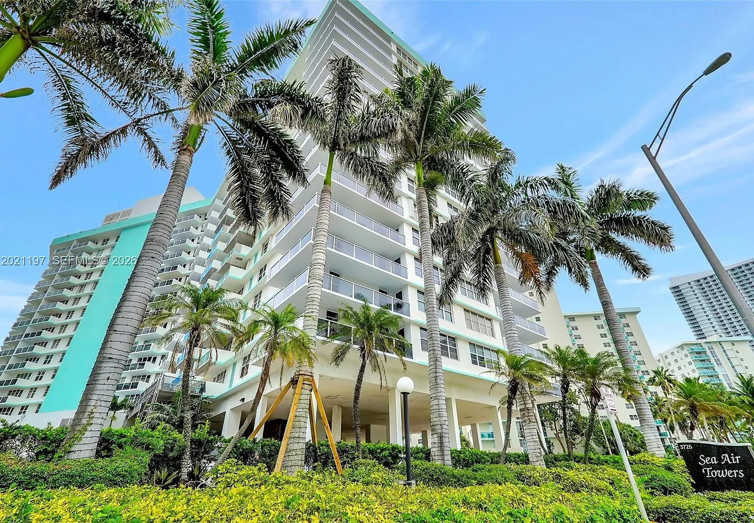 Sea Air Towers Condo — Photo 1