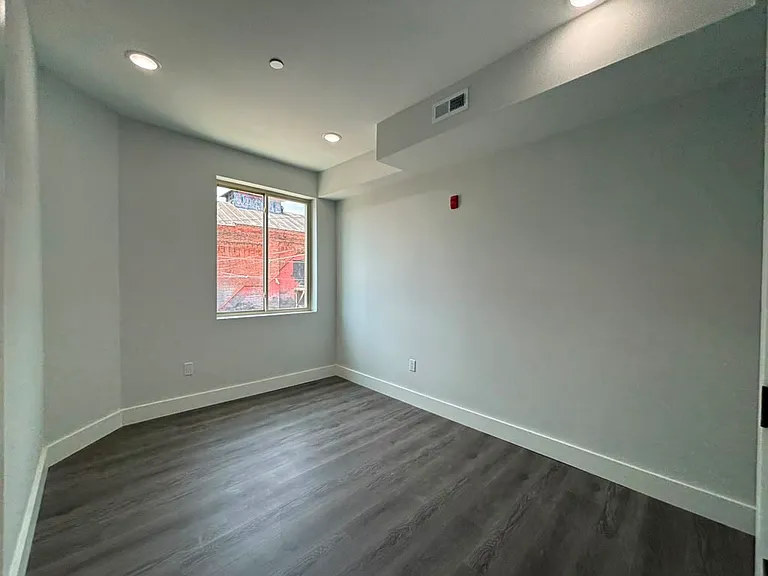 675 N 41st St #4 — Photo 6