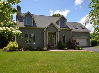 94 Rambling Rd, Amherst, MA 01002