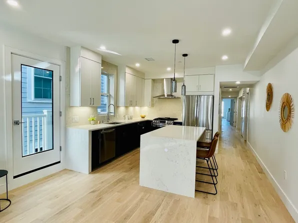 106 Webster St #301, Boston, MA 02128