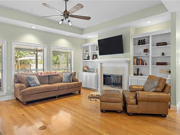 3rd image of 106 Camellia Dr