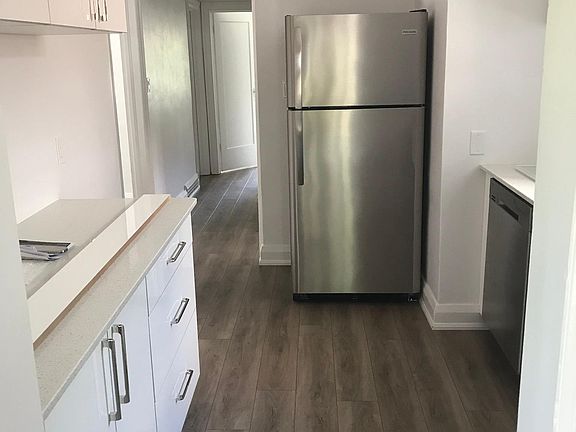 3rd image of 29 Sunnydale Dr
