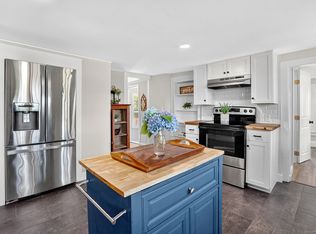 208 Thornbush Rd, Wethersfield, CT 06109