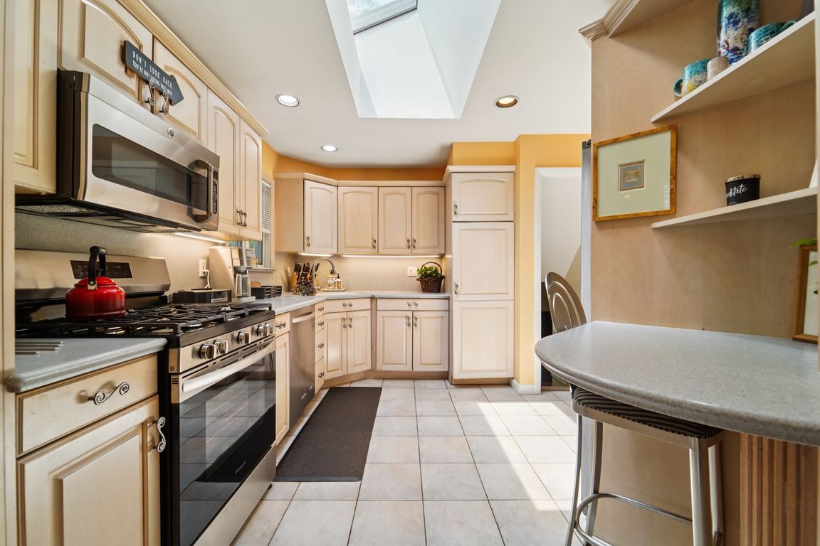 16-print-Fairhaven Dr-0406-016