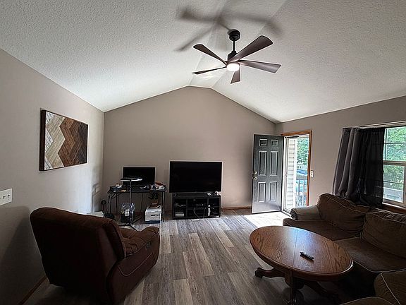 3rd image of 1223 Woodland Ave