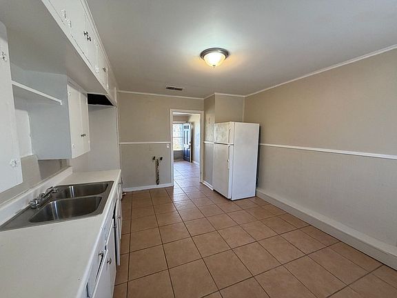 3rd image of 1346 Shamrock Dr