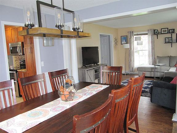 5th image of 17 Coventry Dr