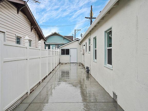 4th image of 209 4th St