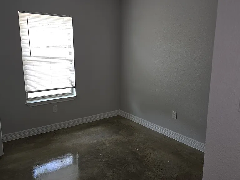 1708 E Leon St — Photo 5
