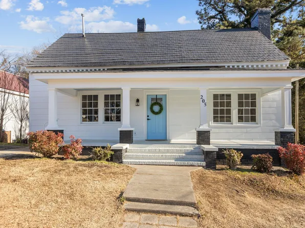 205 Spring St, Louisburg, NC 27549