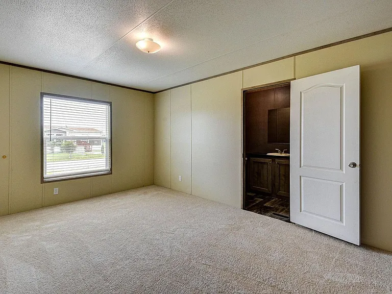 2245 Ben Blvd — Photo 5