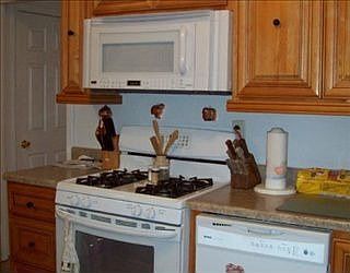 3rd image of 1100 Kent Ave