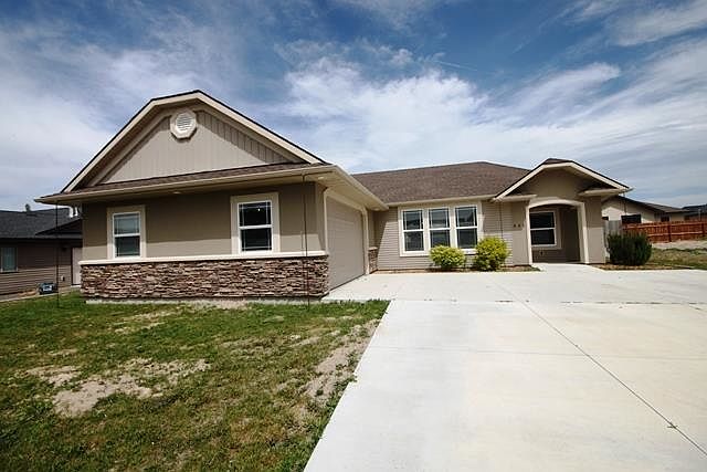 1st image of 331 W Cayuse Creek Dr