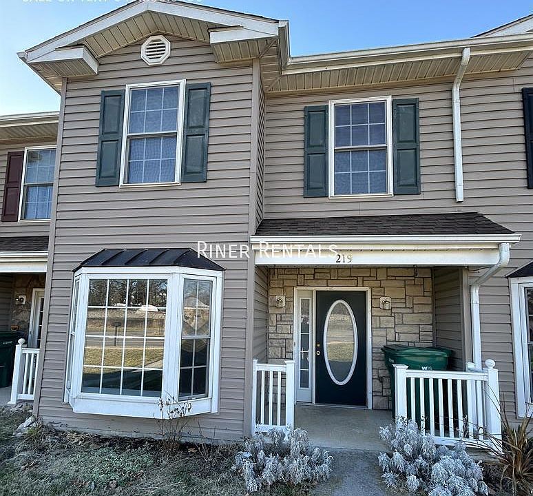 1st image of 219 Aspen Ave