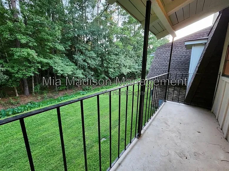 111 E Mell St #16 — Photo 11