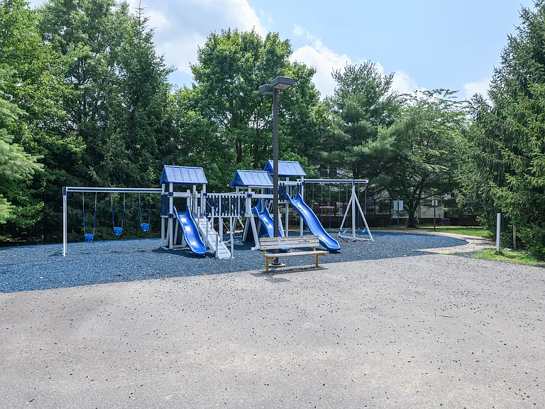 97 Heron Ct — Photo 35