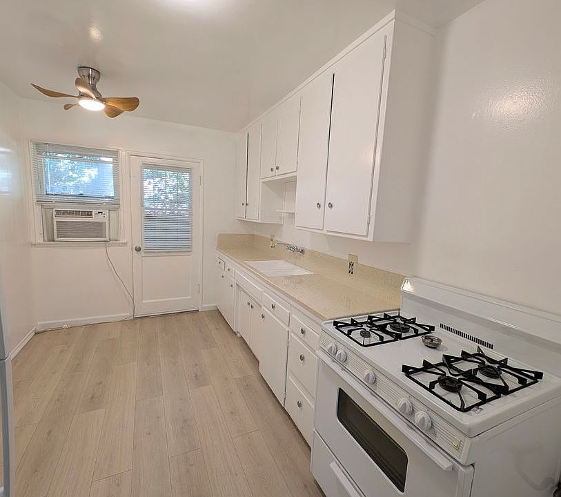 1st image of 11042-11050 1/2 Aqua Vista St #3
