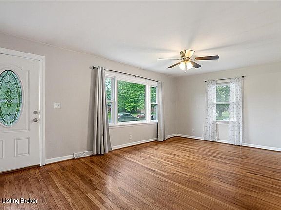 4th image of 7707 Poinsettia Dr