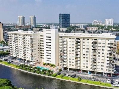 401 Golden Isles Dr APT 1106, Hallandale Beach, FL, 33009