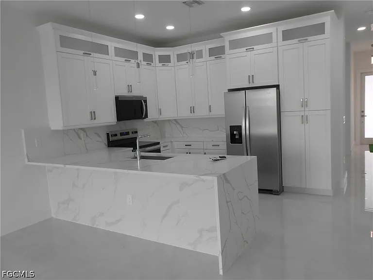320 Poplar St — Photo 7