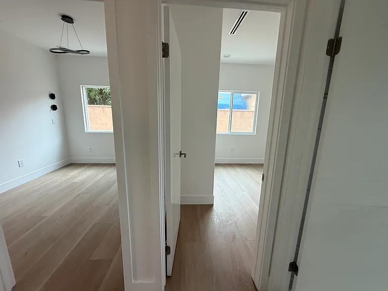 612 1/2 Sylvan St S — Photo 2