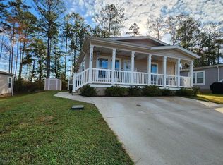 135 E Willow Dr, Newnan, GA 30263