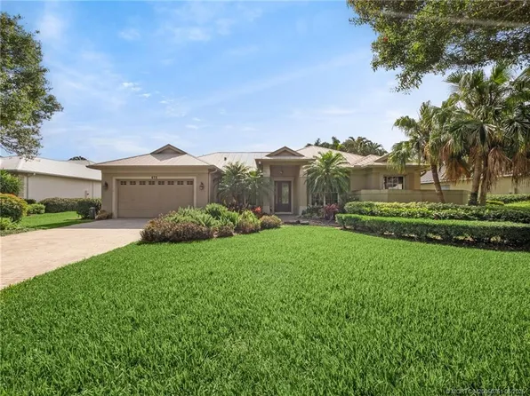 673 SW Whispering Palm Ln, Palm City, FL 34990