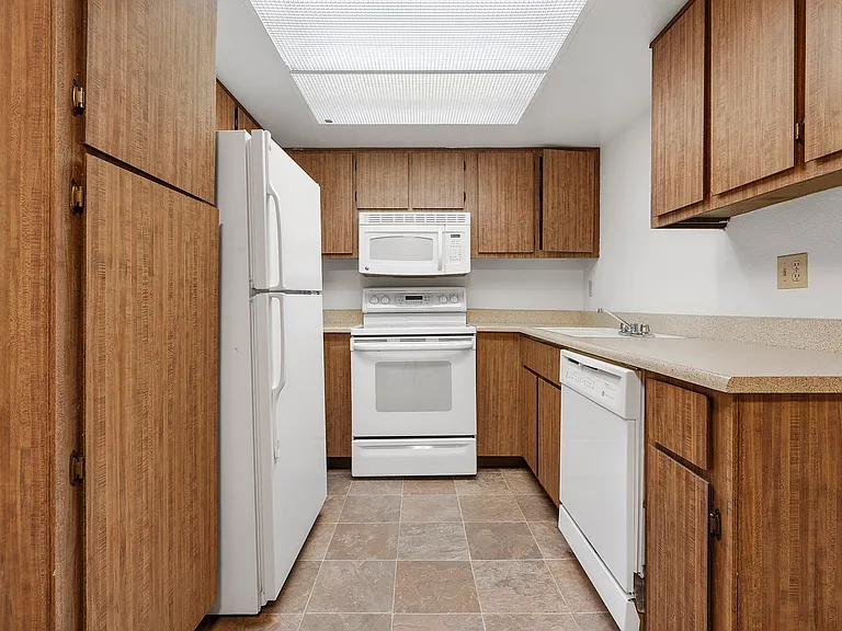 Townhomes on the Park Apartment Homes — Photo 20