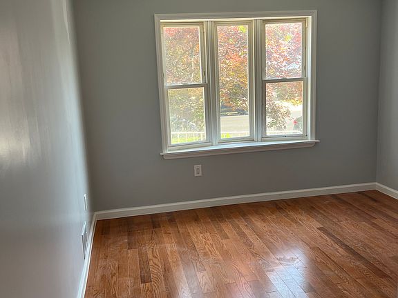 4th image of 22 Amber St #1
