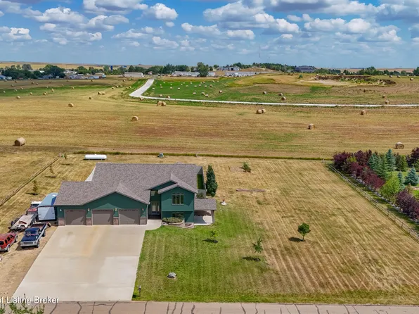 1655 7th Ave SW, Dickinson, ND 58601