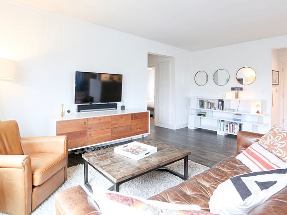 2nd image of 939 5th St #6