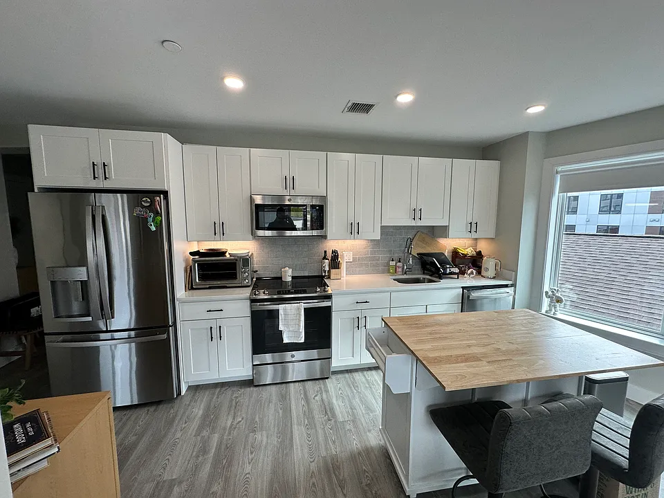 200-204 Old Colony Ave #401