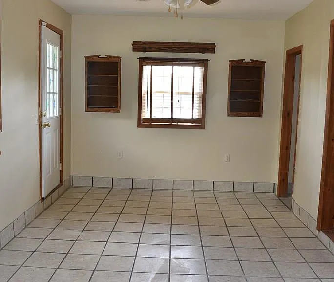 5830 Lost Creek Dr — Photo 5