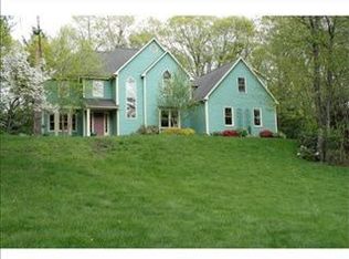 11 Frontier Dr, Walpole, MA 02081