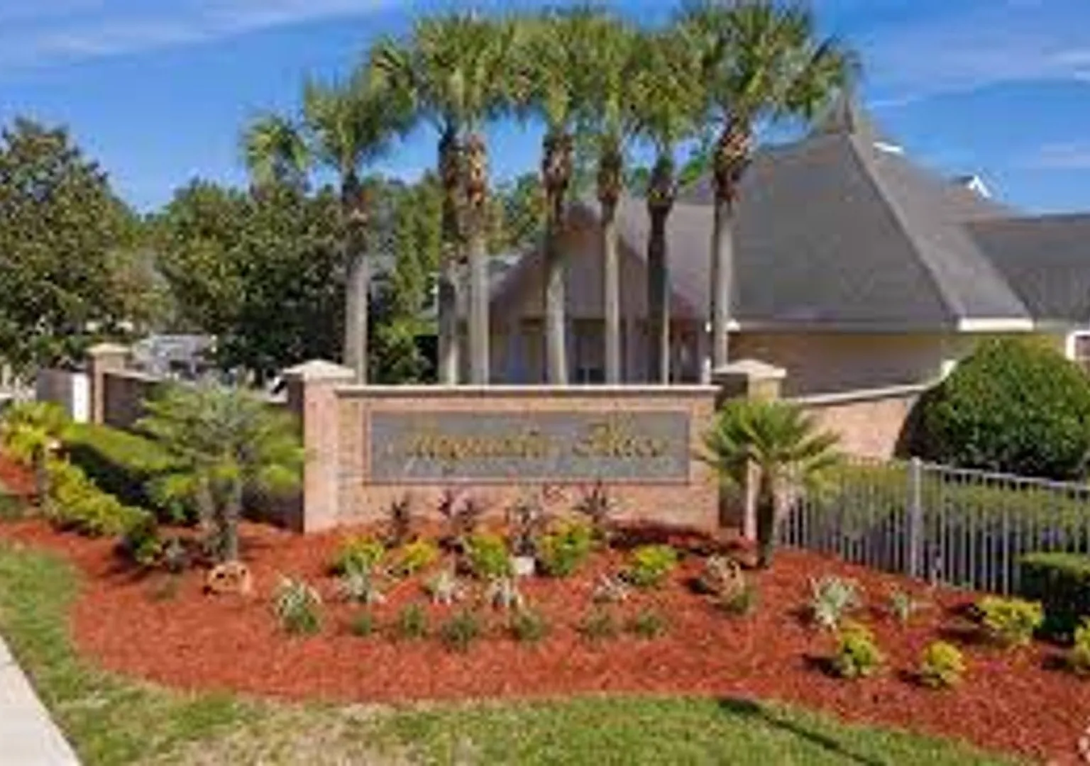 2 bedroom 2 1/2 bath in NW Magnolia Place — Photo 1