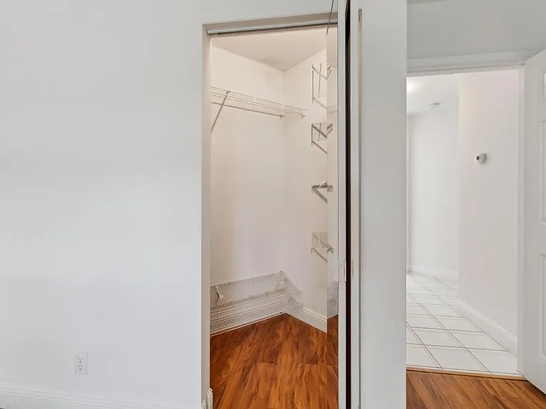 5225 Brookview Dr — Photo 16