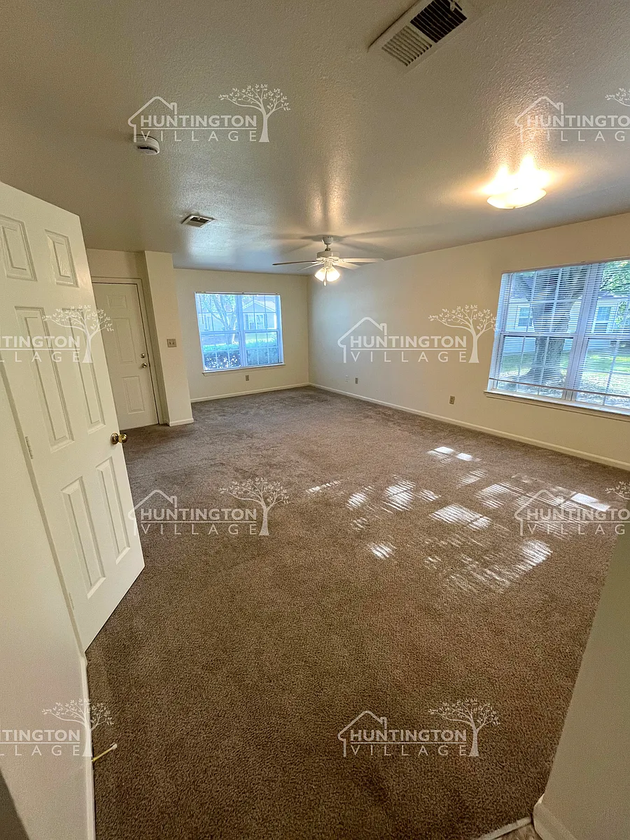 Building Photo - 208 Sinton Pl