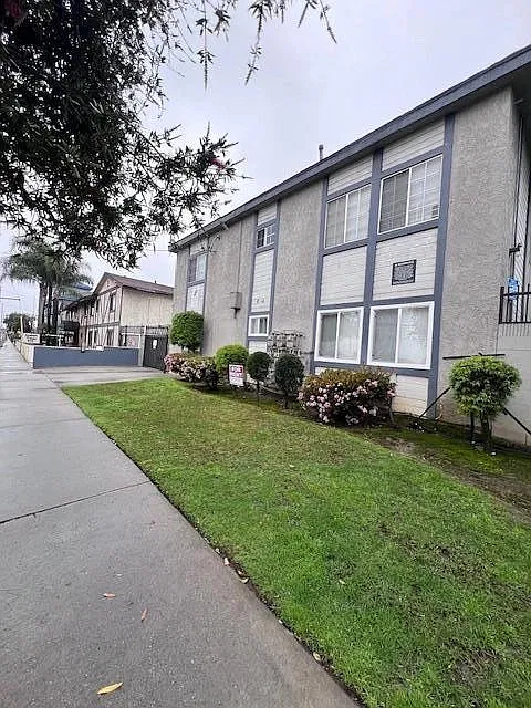 814 W. Redondo Beach Blvd — Photo 1