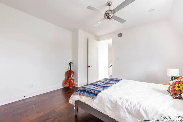 808 E Carson St #101 — Photo 6