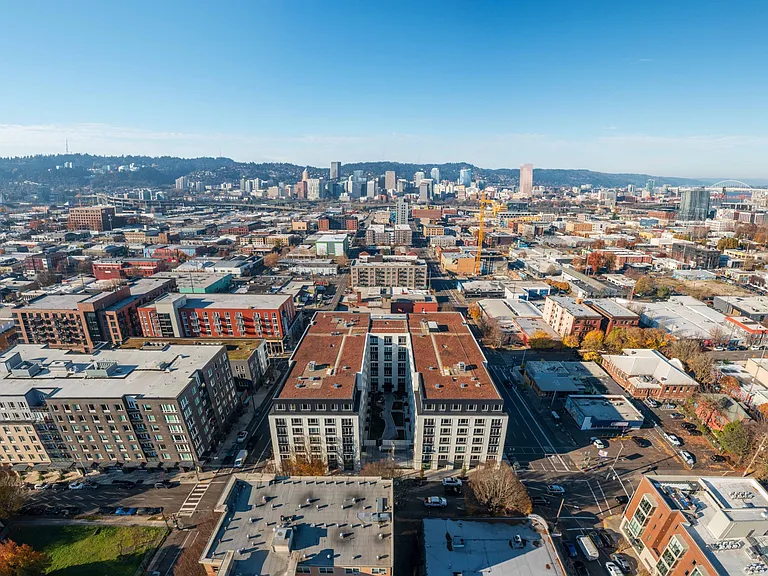Discover urban convenience at Modera Morrison, just 1.5 miles from downtown Portland.