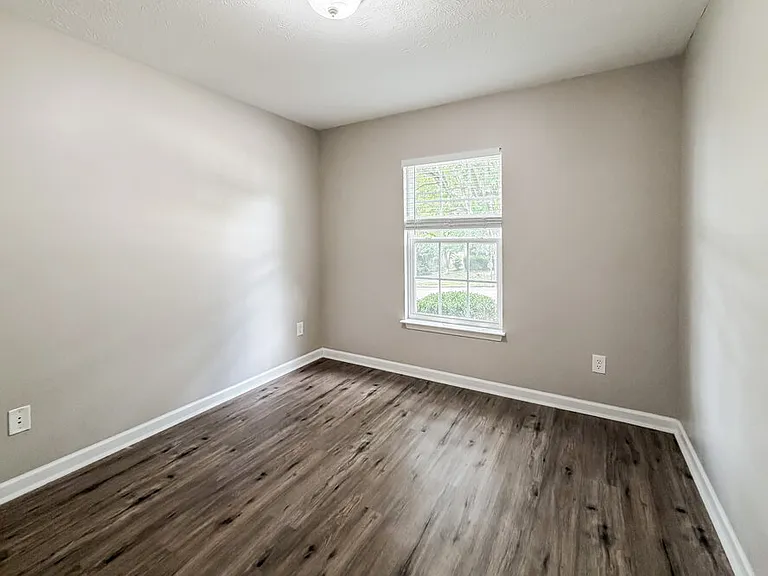 804 Birchmill Point N — Photo 11