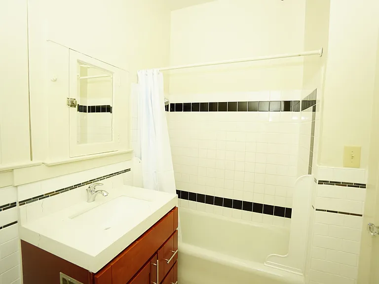 Shattuck Apartments — Photo 27