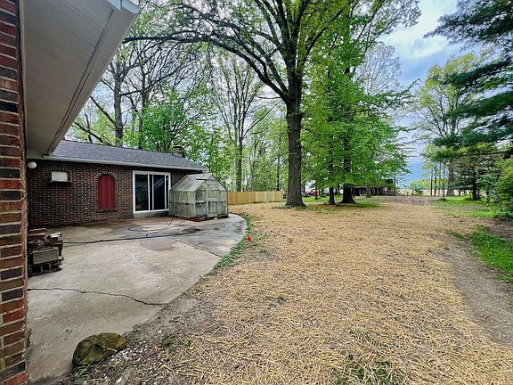 5th image of 240 Blueview Dr SW