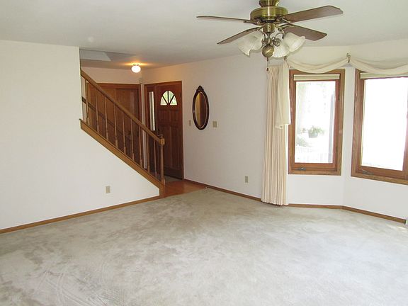 Living room to main entrance