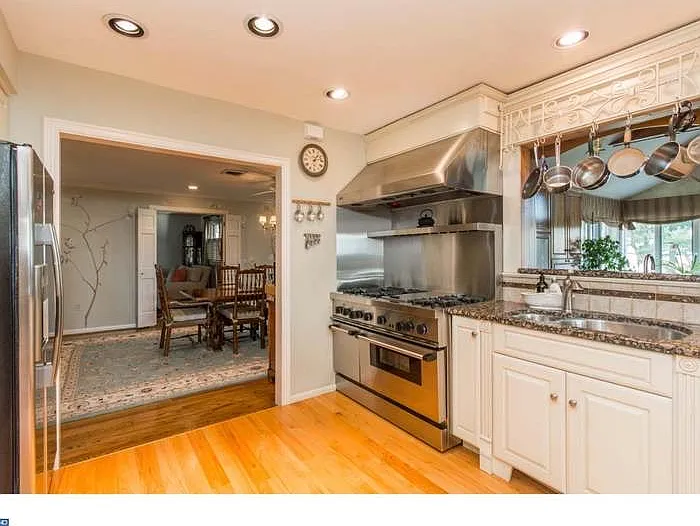 1512 Temple Dr — Photo 3