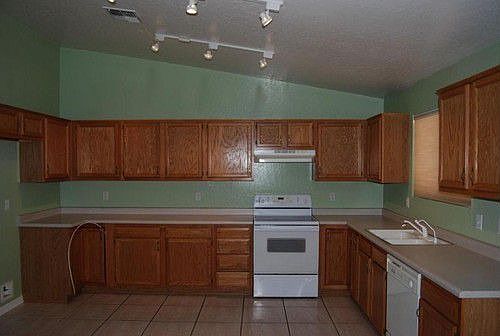 3rd image of 1108 N 115th Pl